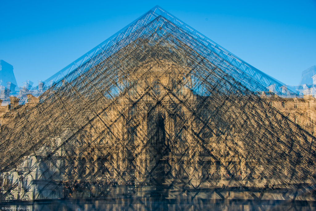 Pyramide du Louvre I